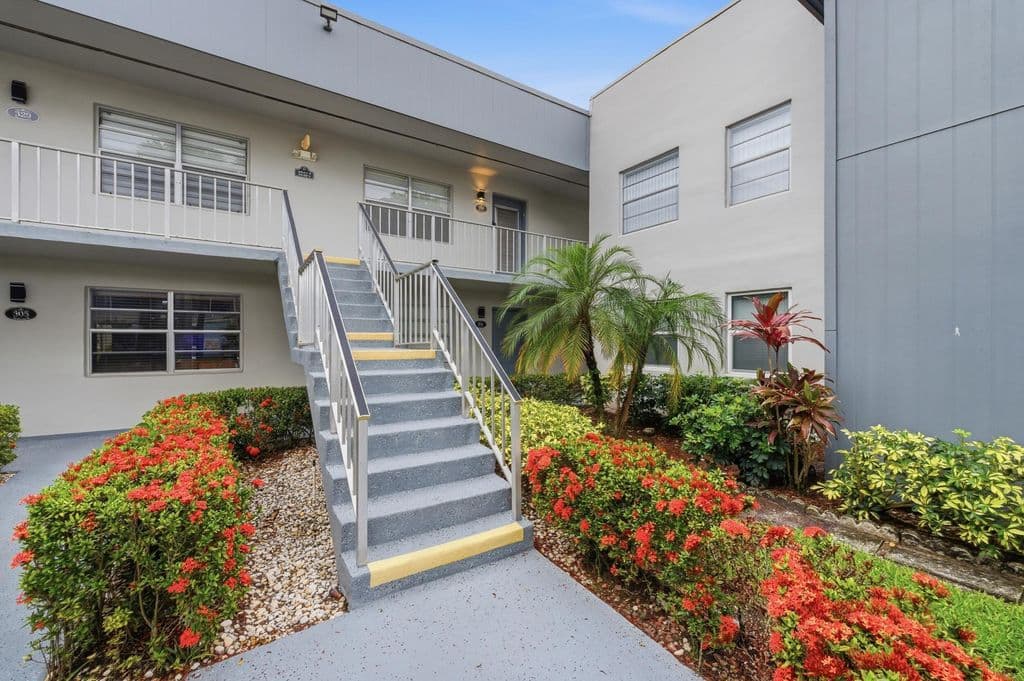 2-bedroom Condo — 330 Piedmont #330