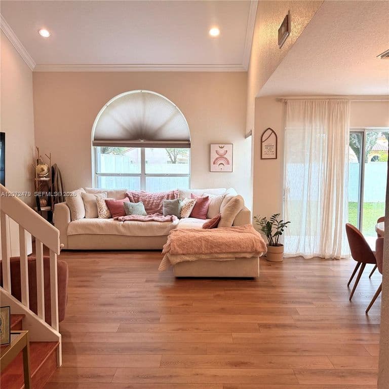 5+1 Müstakil ev — 12672 NW 11th Ct