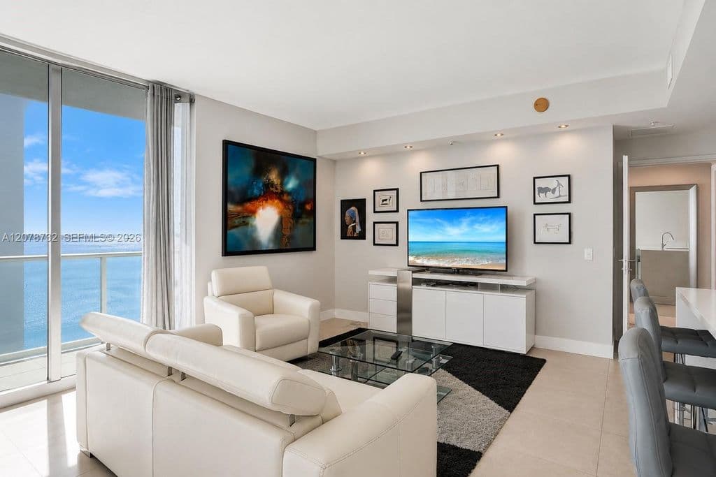 2+1 Condo — 300 S Biscayne Blvd #T-1816
