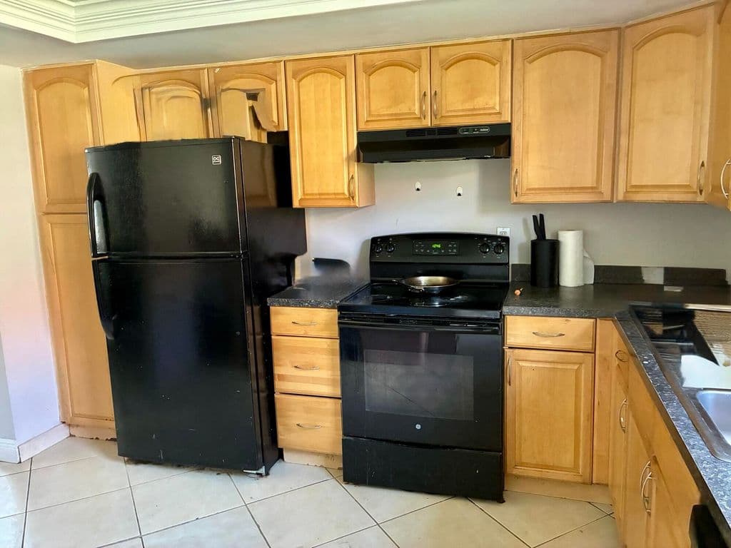 3-bedroom Condo — 3056 RIVERSIDE #1C