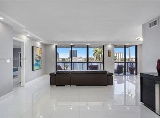 2-bedroom Condo — 200 Golden Isles Dr APT 206, Hallandale Beach, 33009