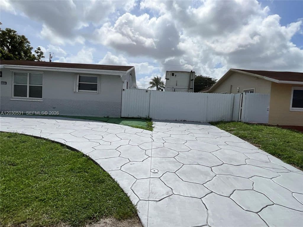 3-bedroom Single-Family Home — 1905 SW 100th Ave