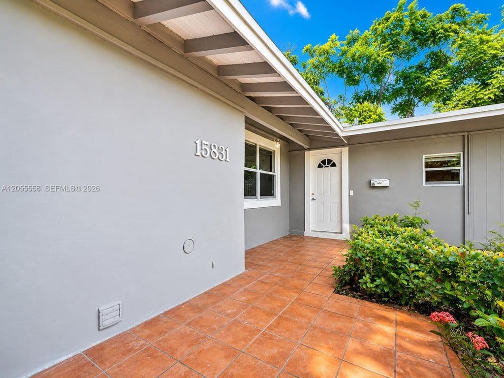 4+1 Müstakil ev — 15831 Palmetto Club Dr