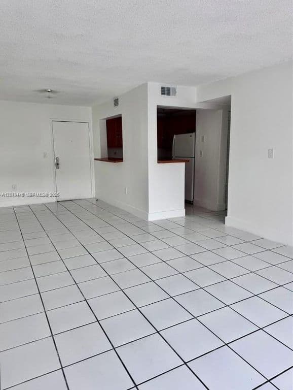 2+1 Condo — 9678 Fontainebleau Blvd APT 111