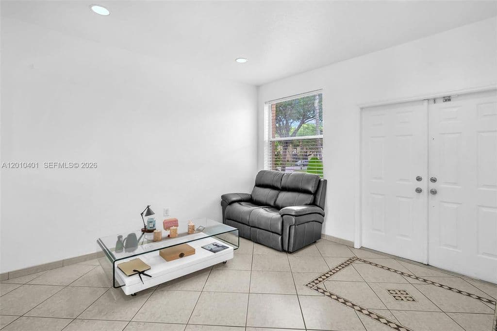 3-bedroom Property — 16910 SW 39th Ct