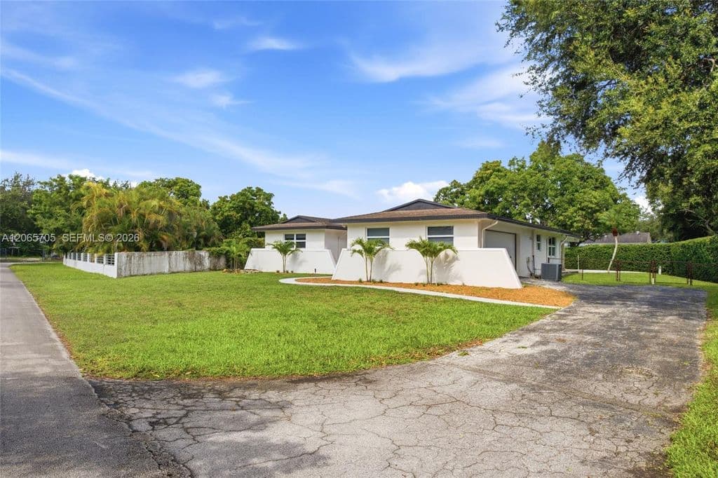 3-bedroom Single-Family Home — 10830 SW 79th Ave