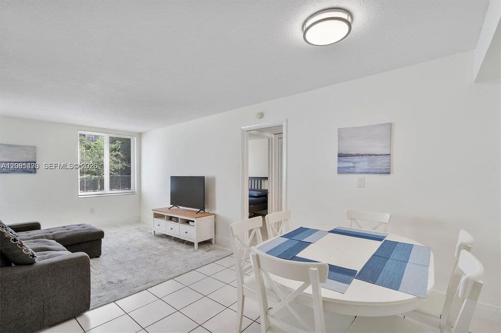 2-bedroom Condo — 250 180th Dr APT 158