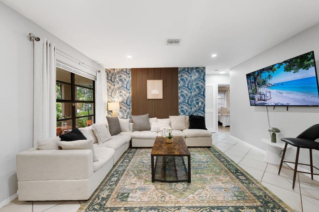 6-bedroom Single-Family Home — 3024 NE 2nd Terrace