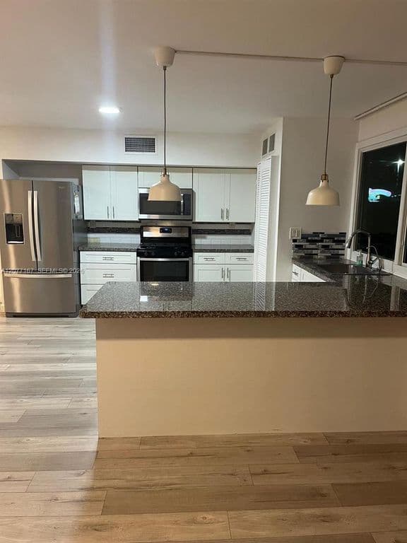 3+1 Mülk — 7133 SW 109th Ct