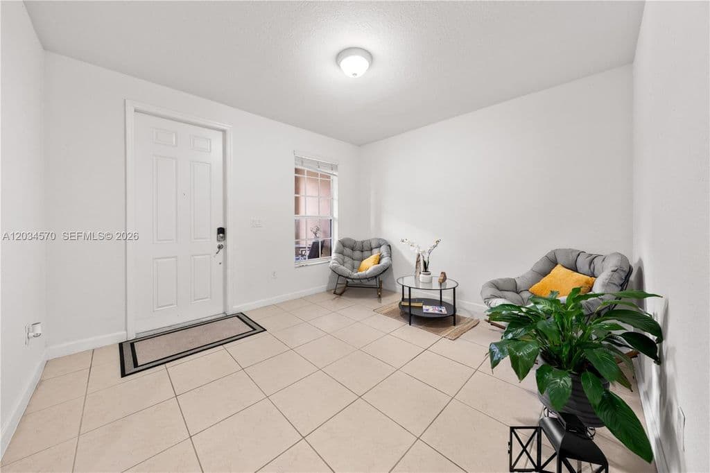 4-bedroom Property — 16958 SW 92nd St #16958