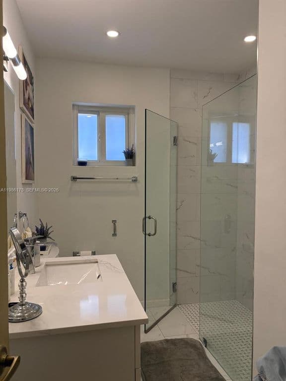 2+1 Müstakil ev — 1758 SW 18th St