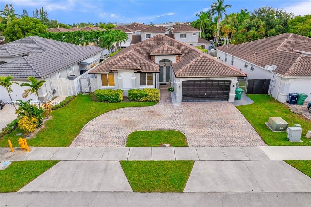 4+1 Müstakil ev — 14591 SW 30th St