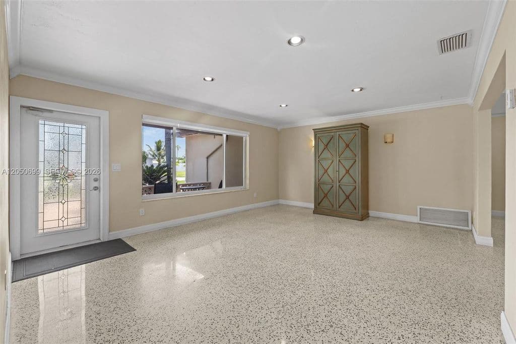 5+1 Müstakil ev — 8431 Pasadena Blvd
