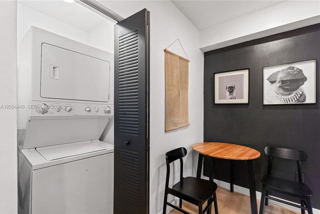 2+1 Condo — 810 7th St Unit 102