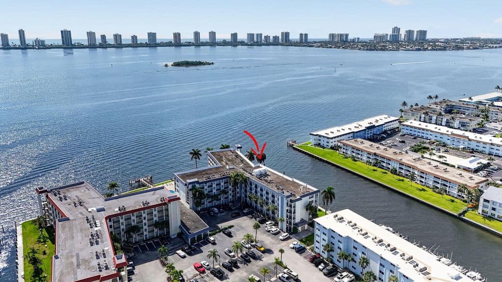 1+1 Condo — 100 Paradise Harbour Boulevard #307