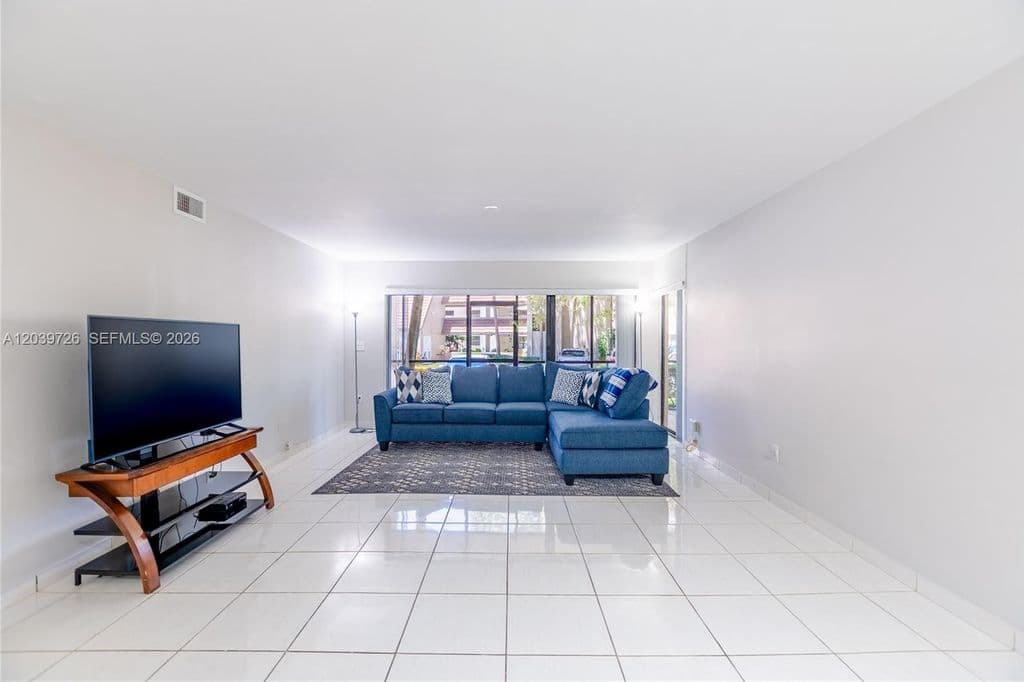 2+1 Condo — 601 Ives Dairy Rd APT 101-8