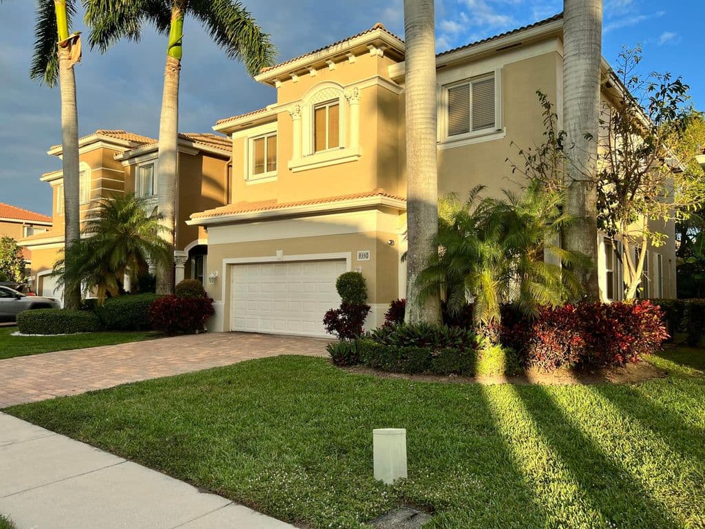 5-bedroom Single-Family Home — 4350 Key Lime Boulevard