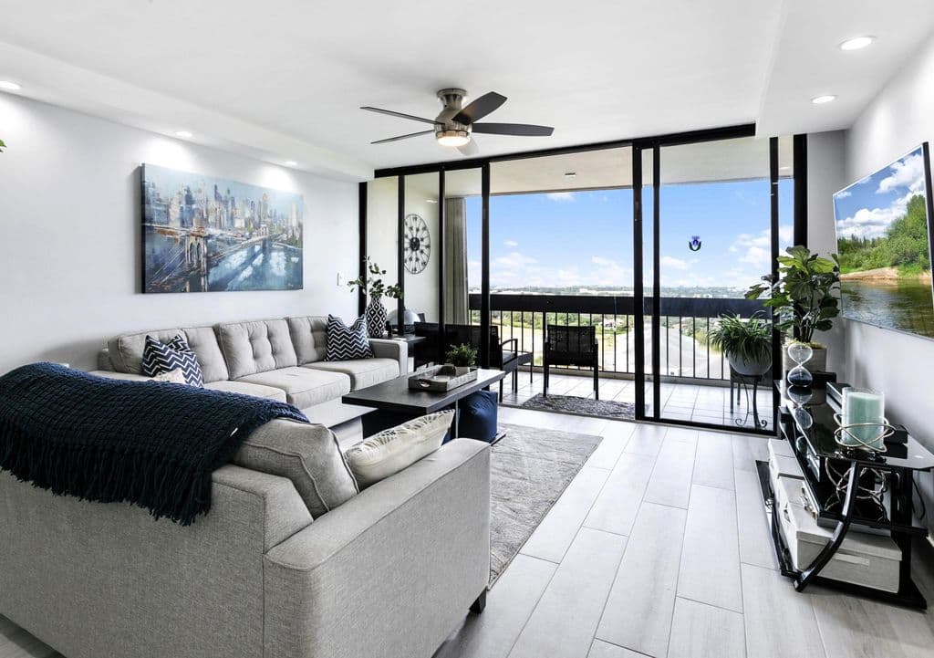 2+1 Condo — 2400 Presidential Way #1803