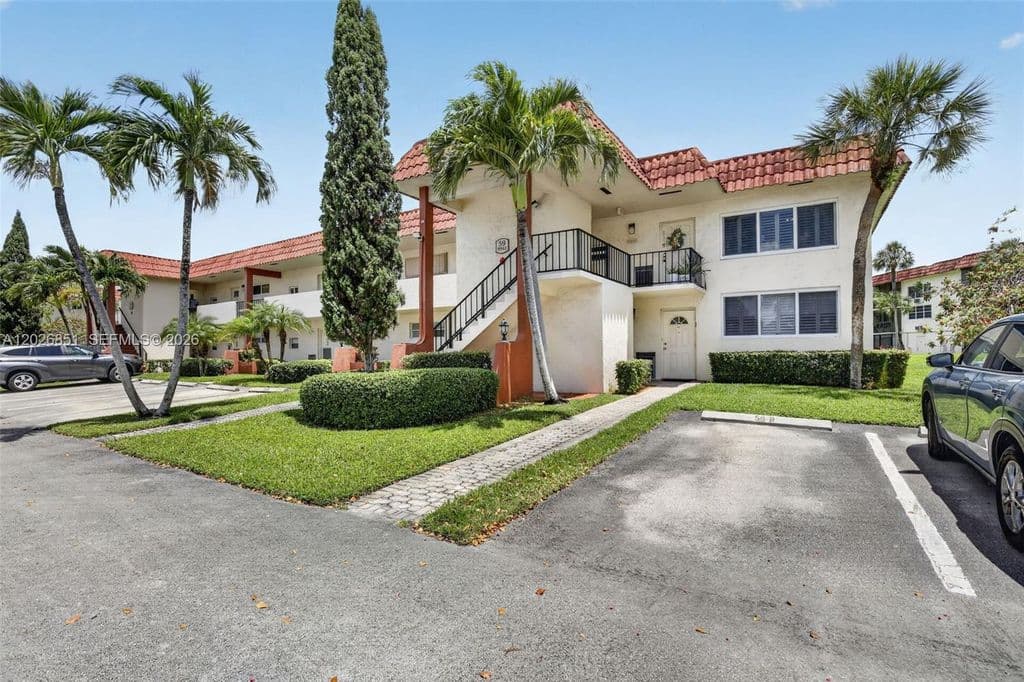 2-bedroom Condo — 8941 S Hollybrook Blvd APT 205