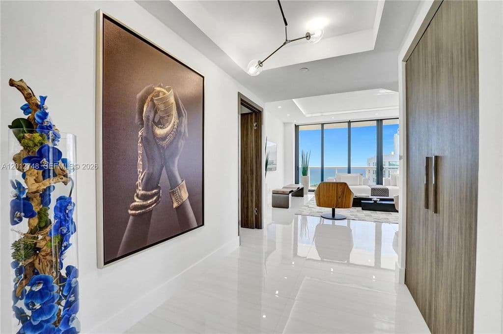 2+1 Condo — 20281 E Country Club Dr #Penthouse 14