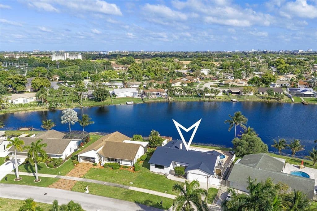 3+1 Müstakil ev — 1310 SW 26th Ave