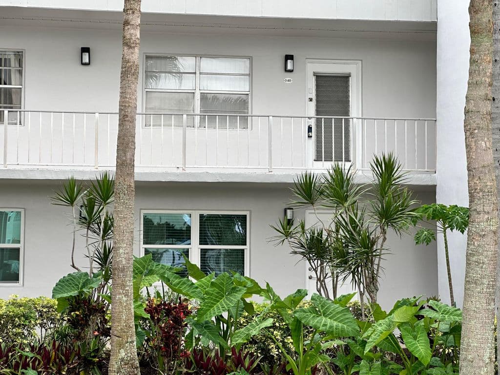 2+1 Condo — 811 Flanders Q