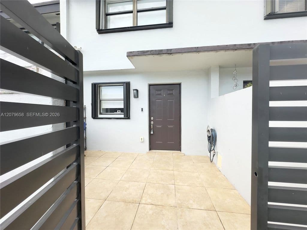 2+1 Mülk — 8010 SW 152nd Ave APT 211