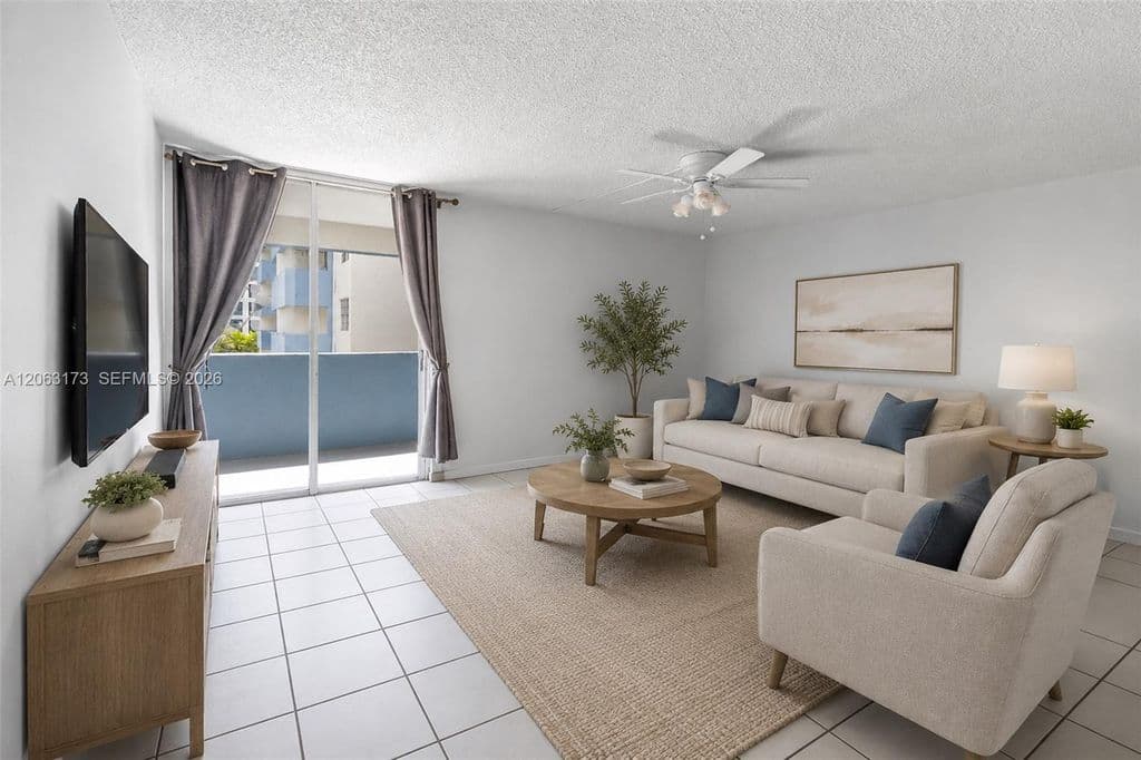 1+1 Condo — 5050 NW 7th St APT 211