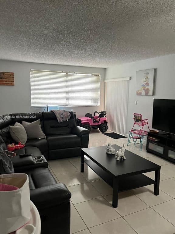 2+1 Condo — 10135 NW 9th St Cir #5-208