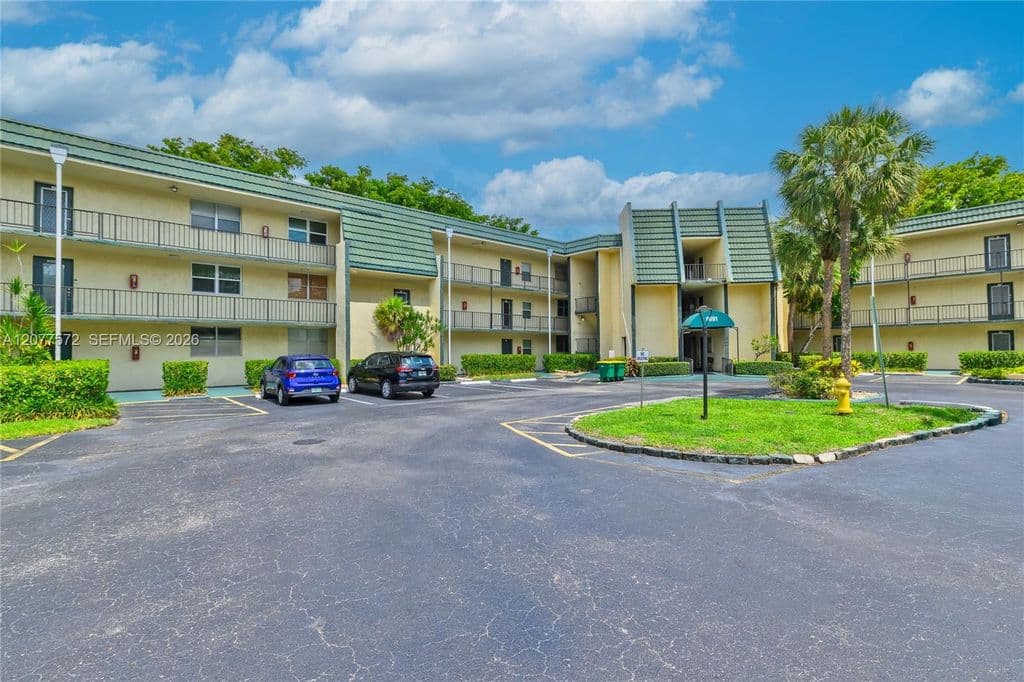 2-bedroom Condo — 9091 Lime Bay Blvd APT 211