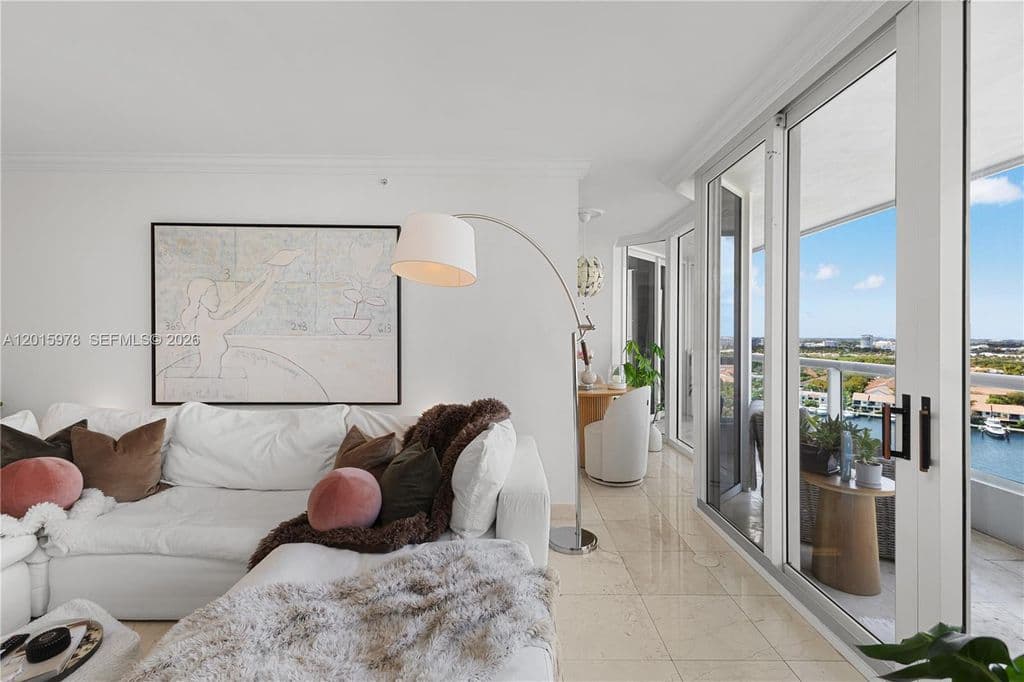 2+1 Condo — 21055 Yacht Club Dr #1707