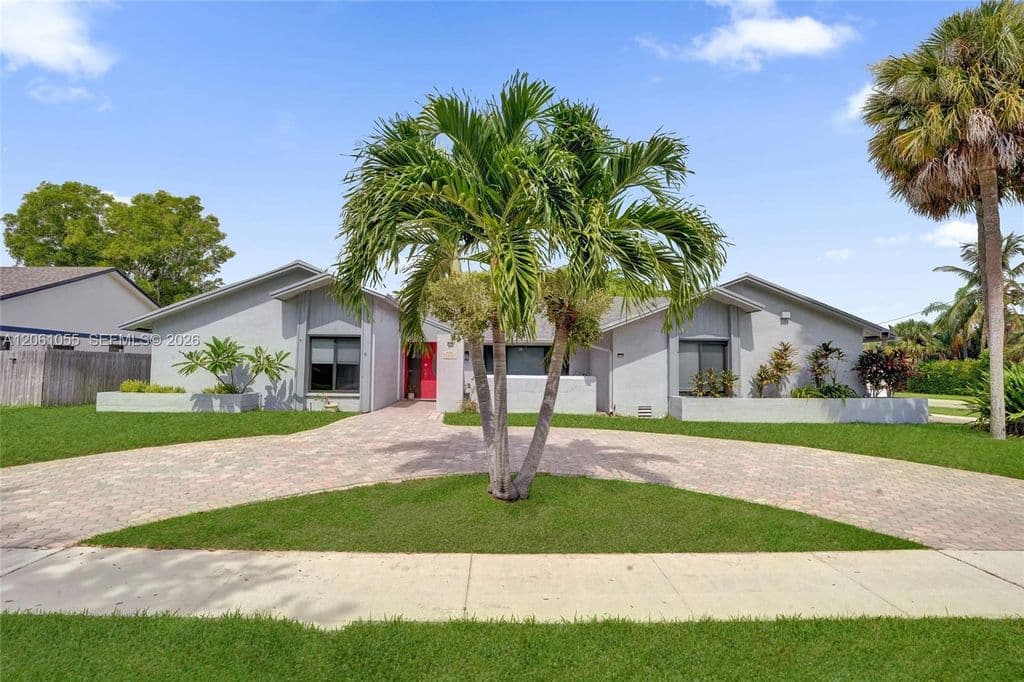 4+1 Müstakil ev — 1221 NW 78th Ave