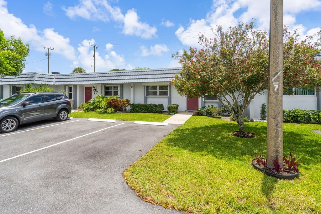 2+1 Condo — 2886 Fernley Drive E #76