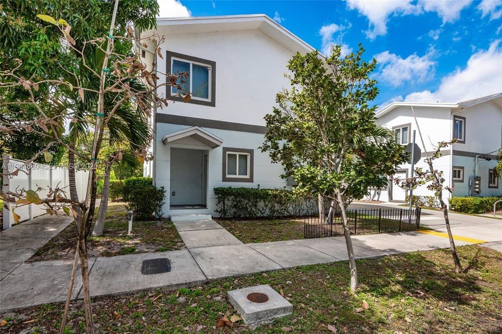 3+1 Müstakil ev — 507 NW 8th Ave #1