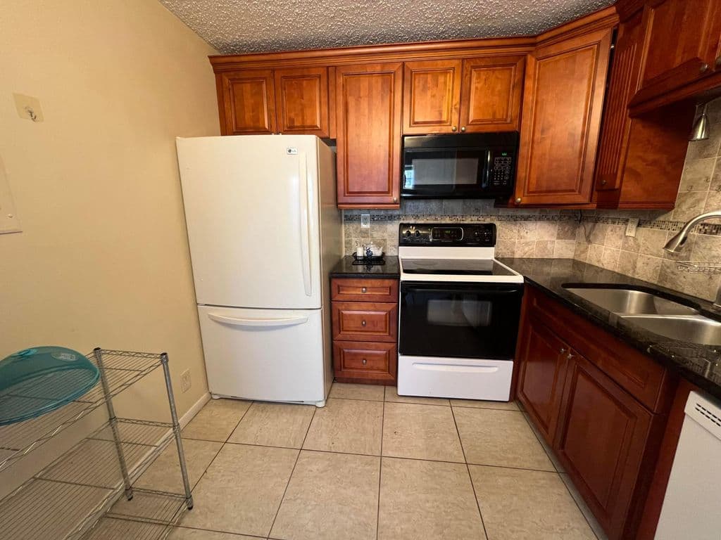 1+1 Condo — 7 FLANDERS A