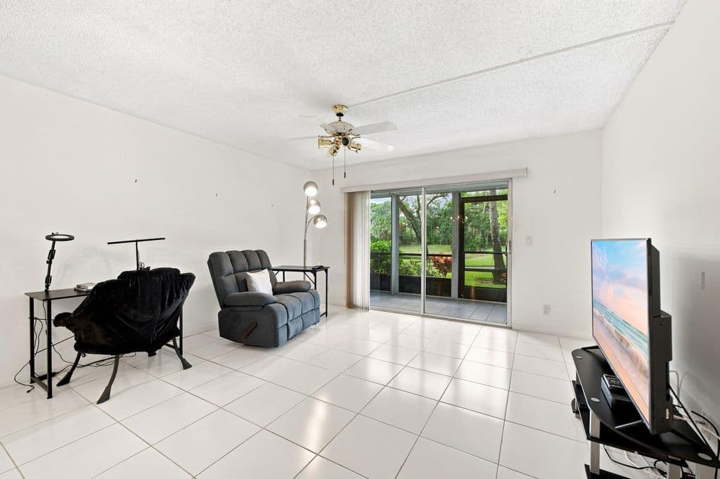 2-bedroom Condo — 7321 Amberly Lane #110