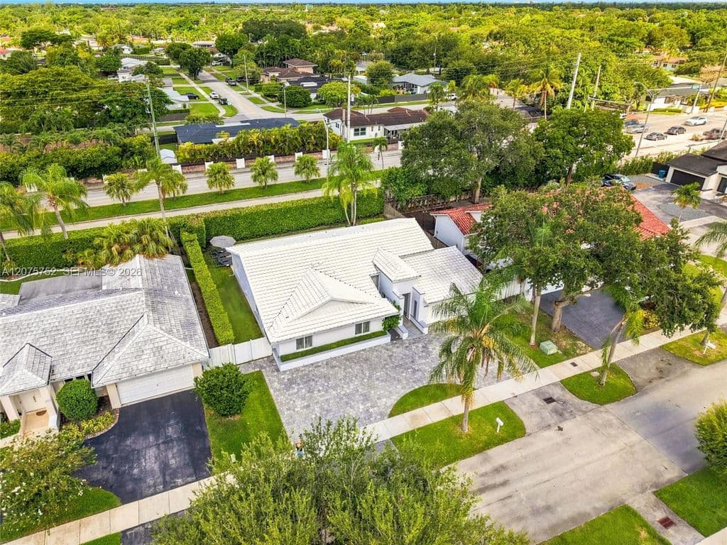4+1 Müstakil ev — 8250 SW 86th Ct