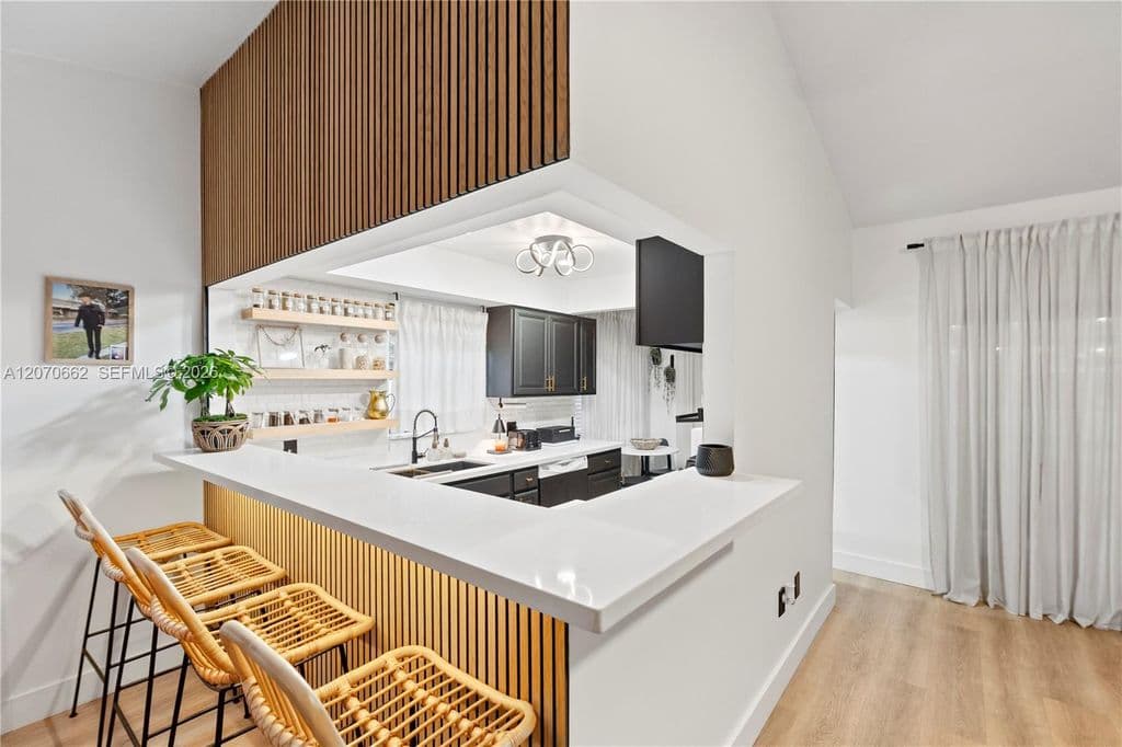 3+1 Mülk — 1641 NW 96th Ter