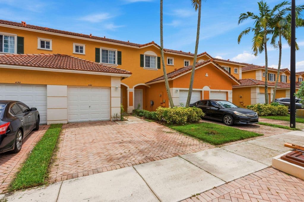 3-bedroom Property — 460 PRINCESS Drive