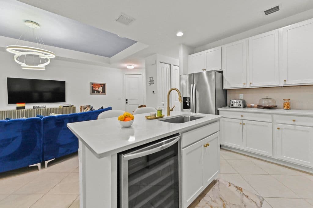 3-bedroom Single-Family Home — 355 NW 33RD Lane