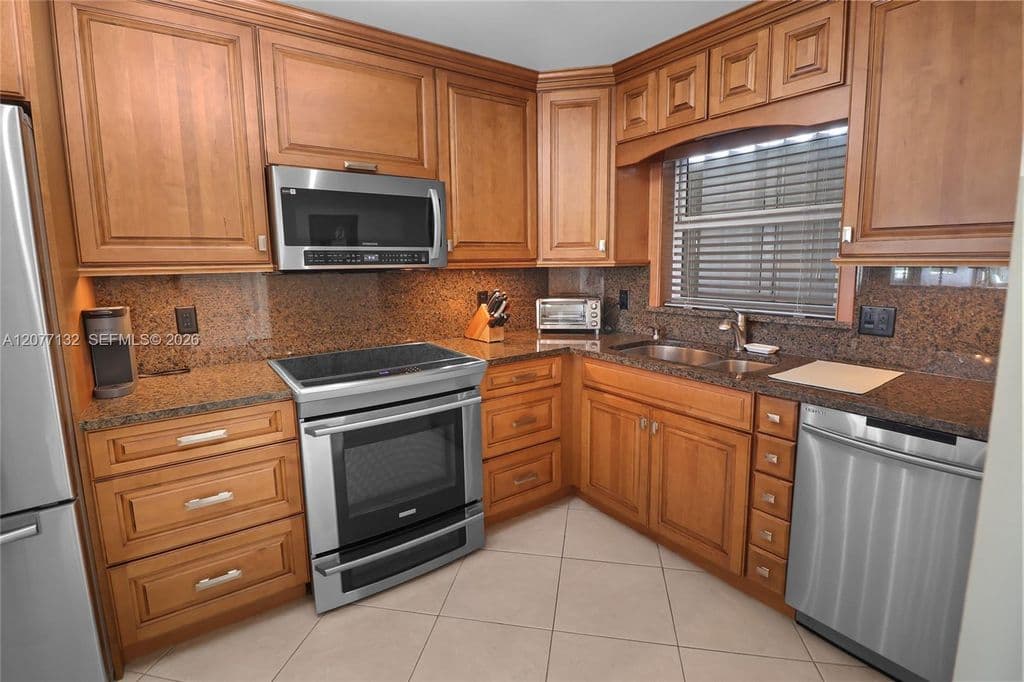 2-bedroom Condo — 328 N Ocean Blvd APT 302