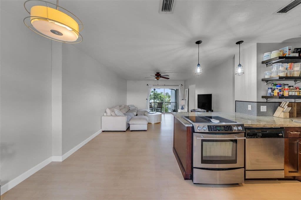 2-bedroom Property — 1535 SE 15TH Street #305