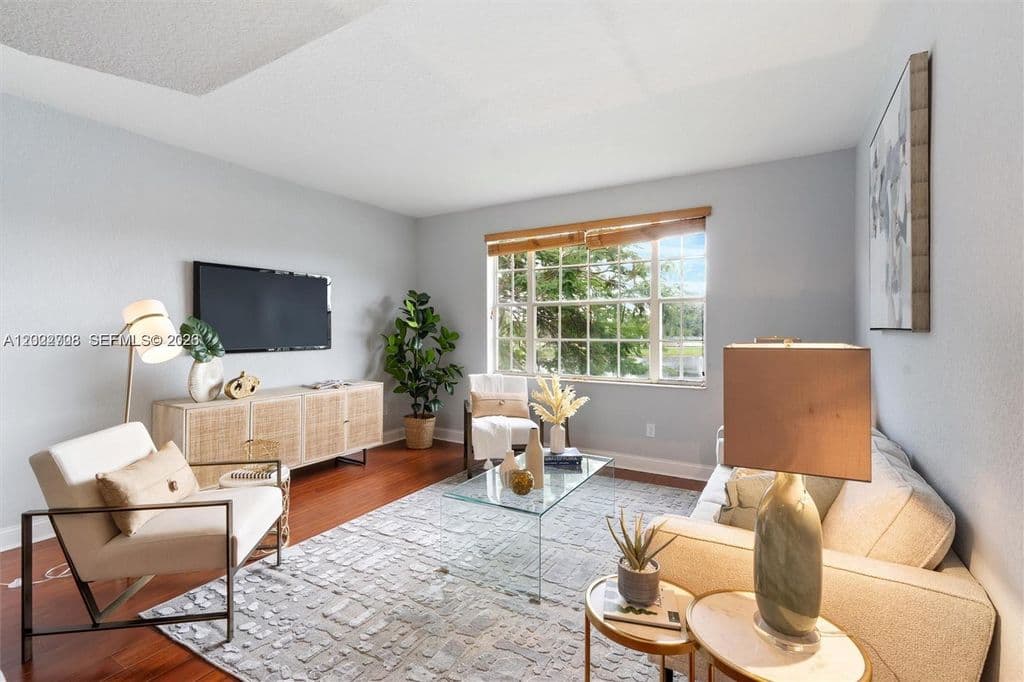 3+1 Mülk — 745 SW 148th Ave APT 804