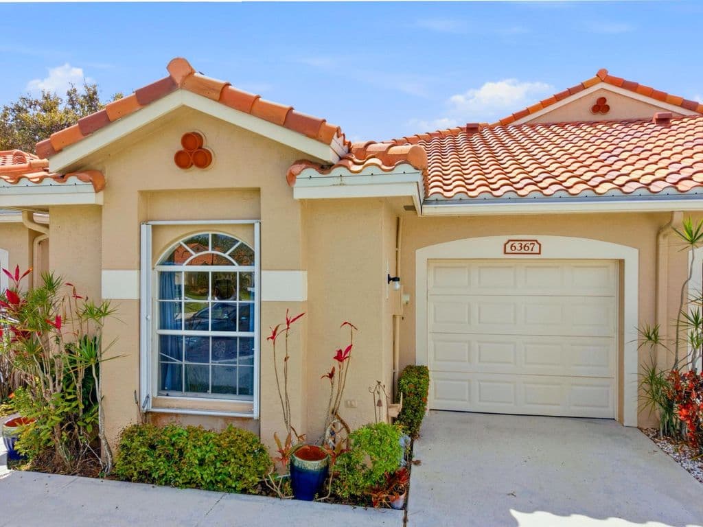 2-bedroom Single-Family Home — 6367 Long Key Lane