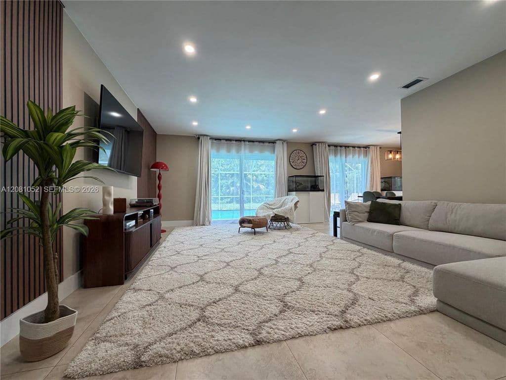 4+1 Müstakil ev — 8203 NW 37th St
