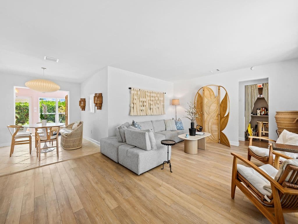3+1 Müstakil ev — 1521 NE 40th Court