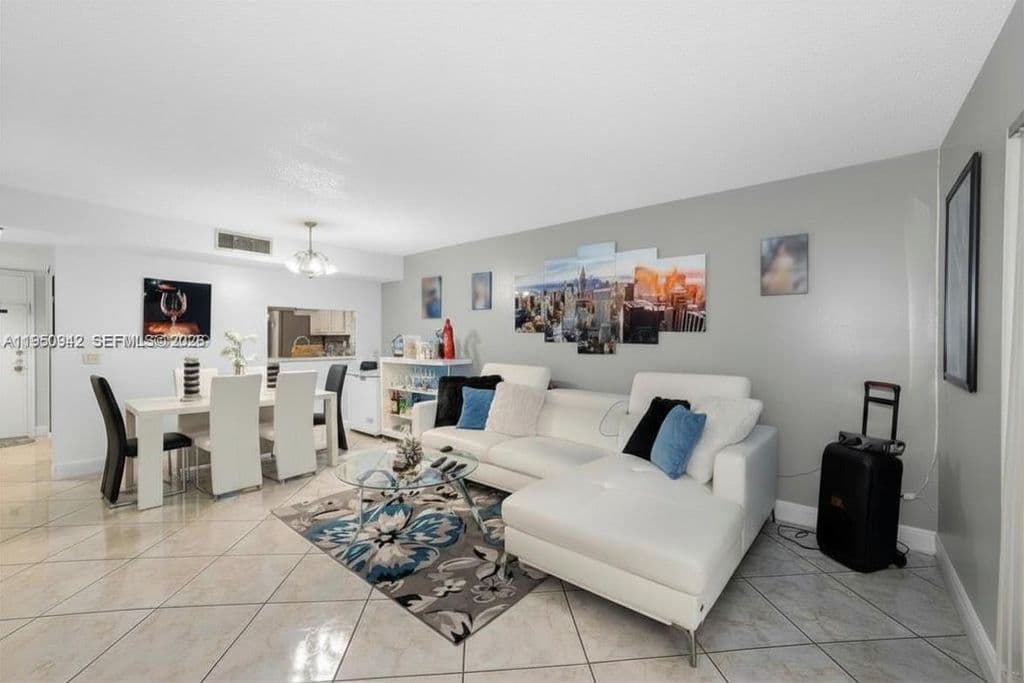 2-bedroom Condo — 8415 SW 107th Ave APT 323W