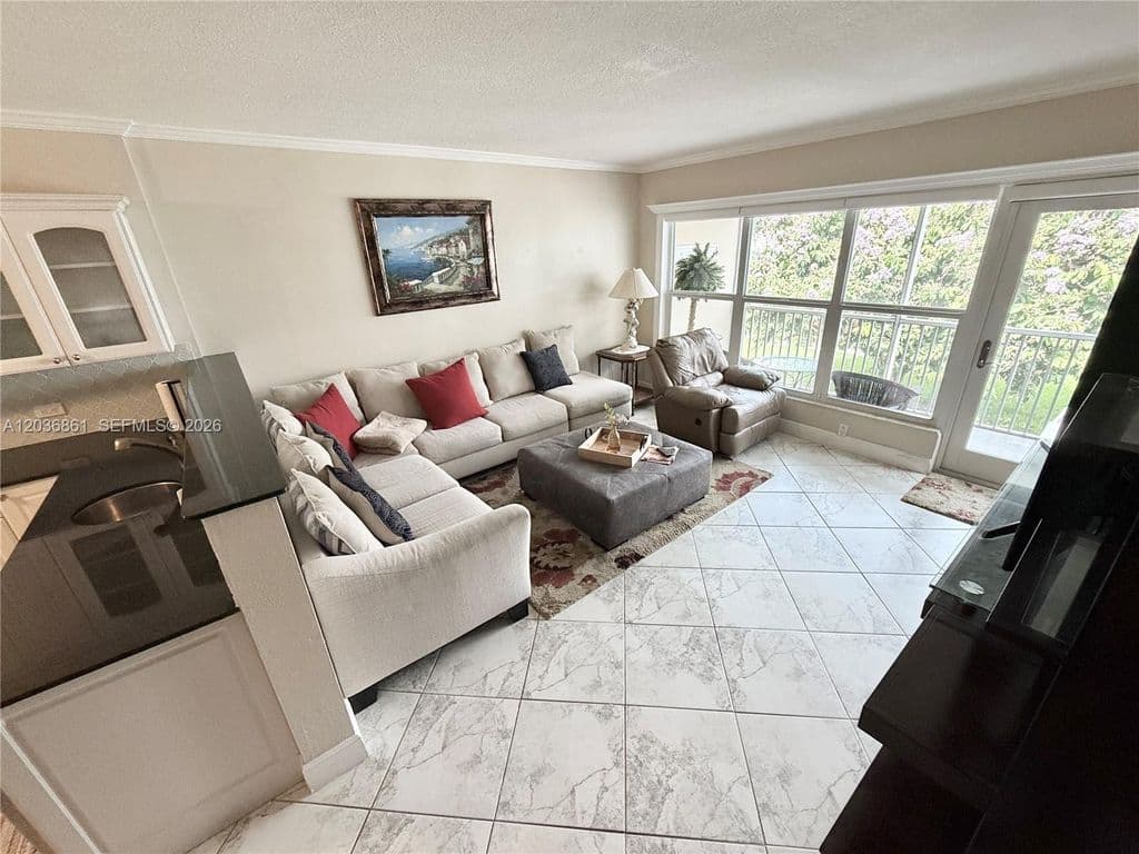 2-bedroom Condo — 1000 SW 12th St APT 201