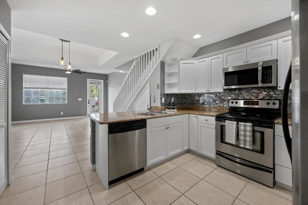3-bedroom Property — 902 S Federal Highway #8