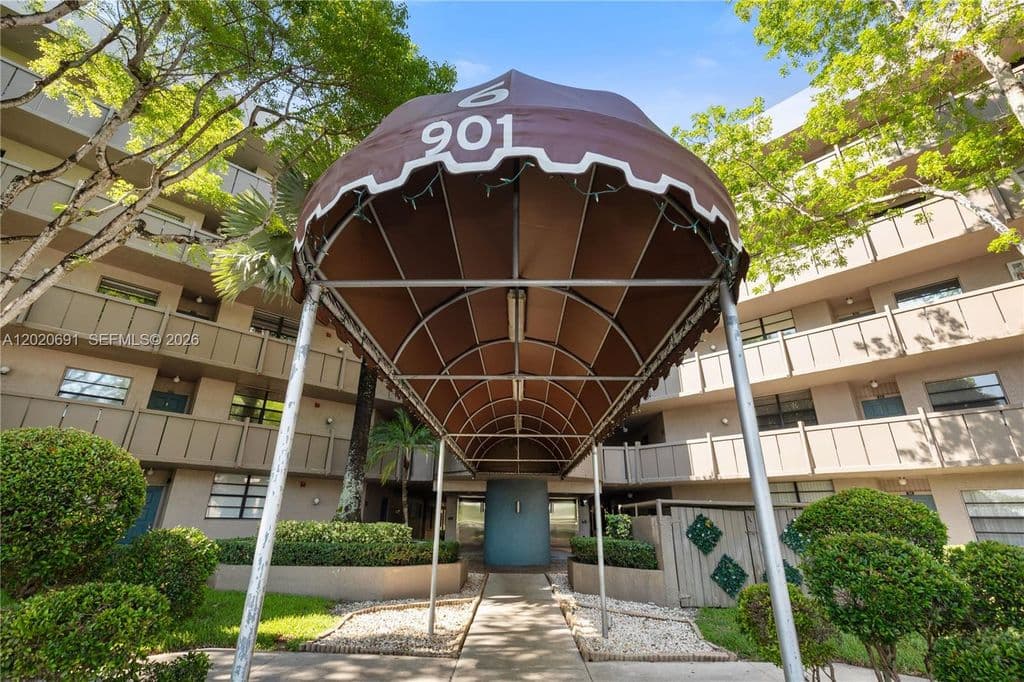 2+1 Condo — 901 Colony Point Cir APT 521
